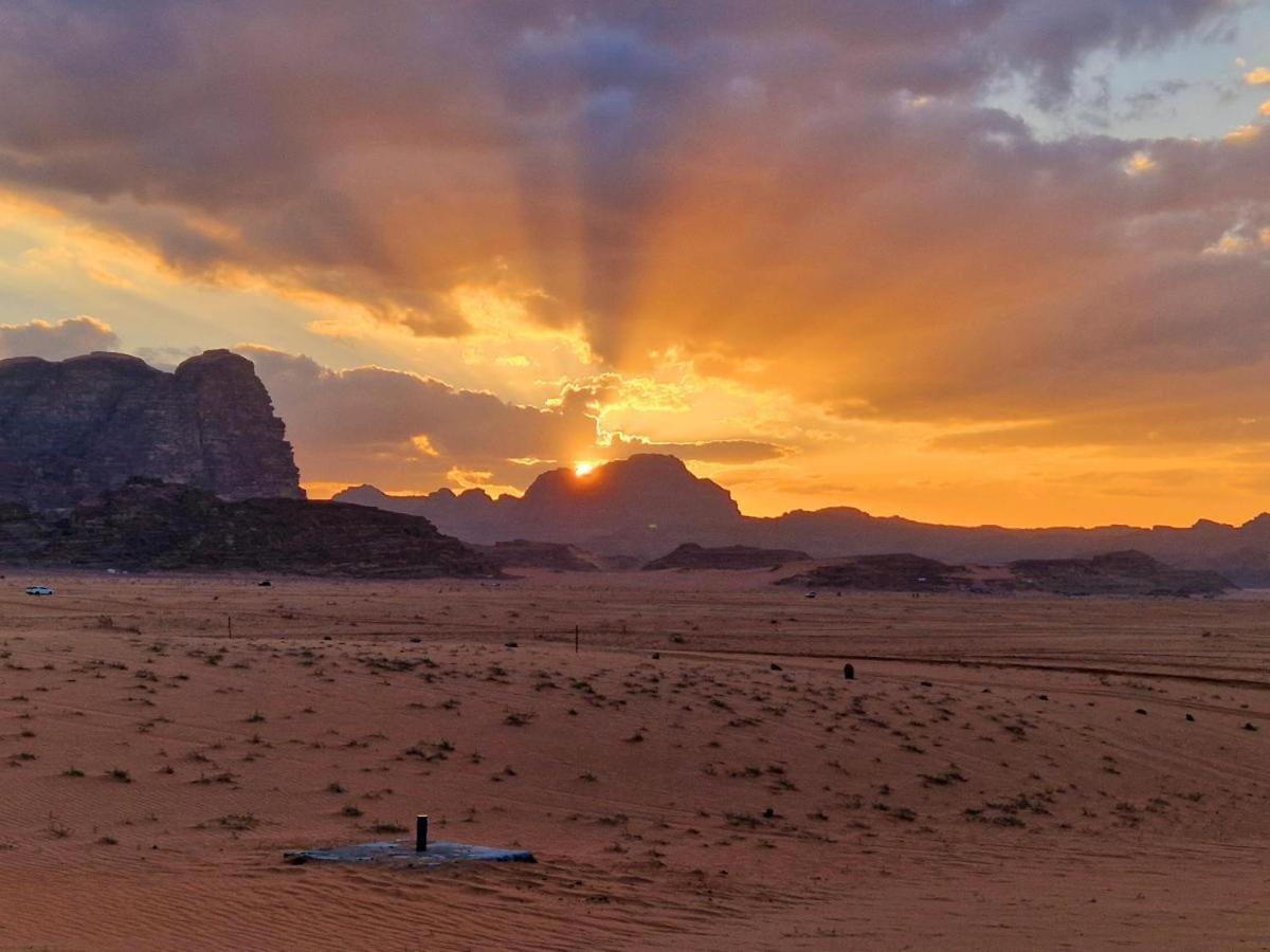 Bedouin Life Camp Hotel Wadi Rum Buitenkant foto