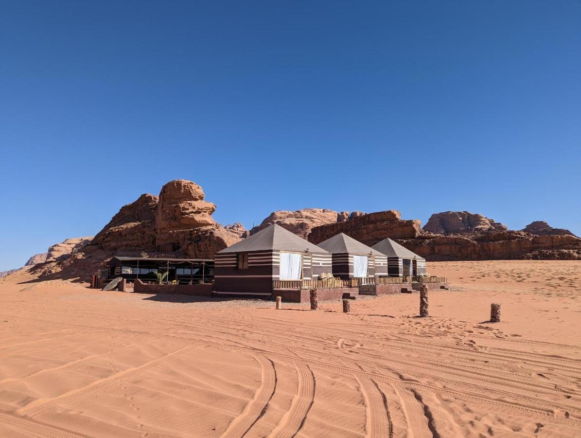 Bedouin Life Camp Hotel Wadi Rum Buitenkant foto