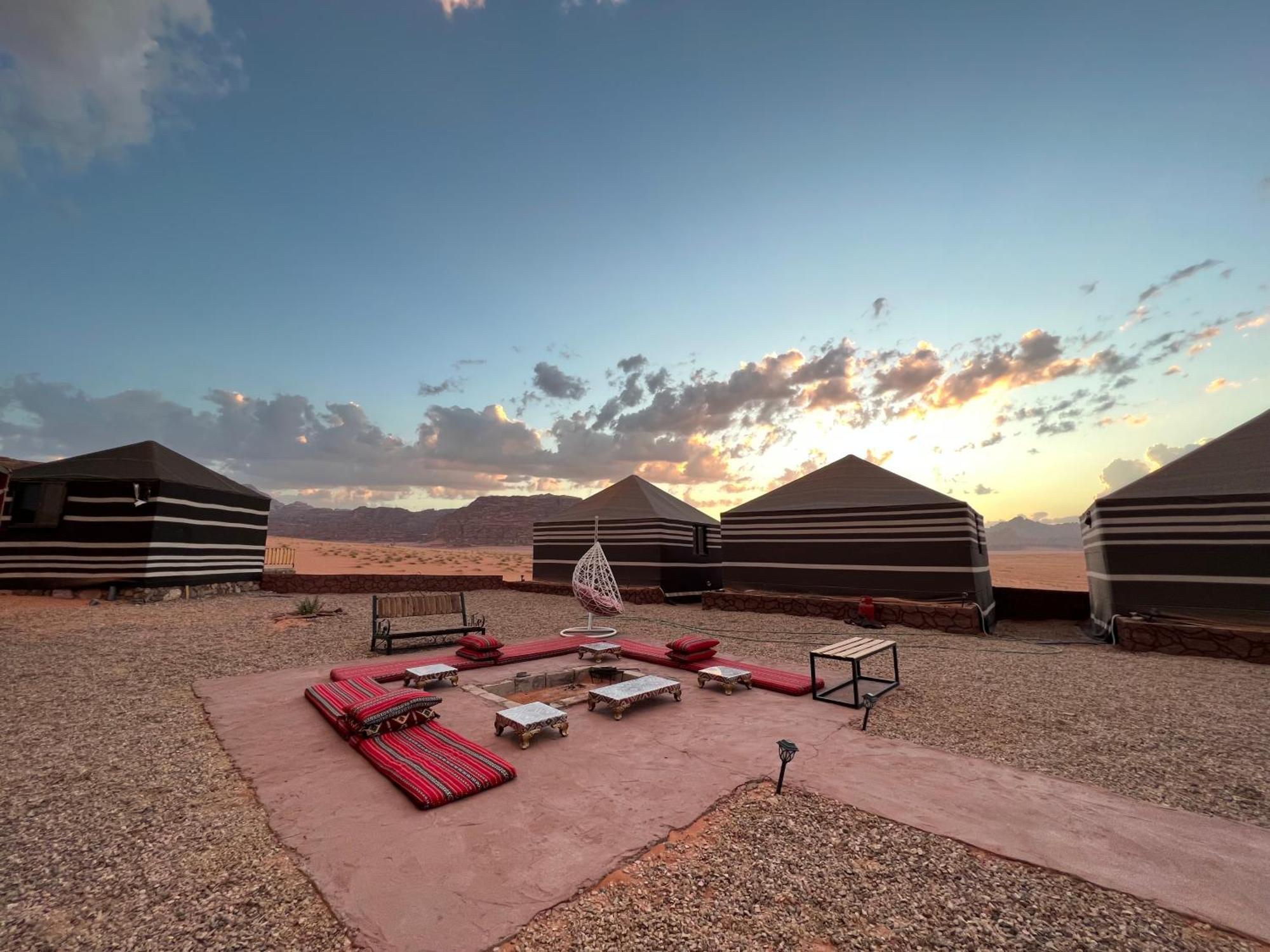 Bedouin Life Camp Hotel Wadi Rum Buitenkant foto