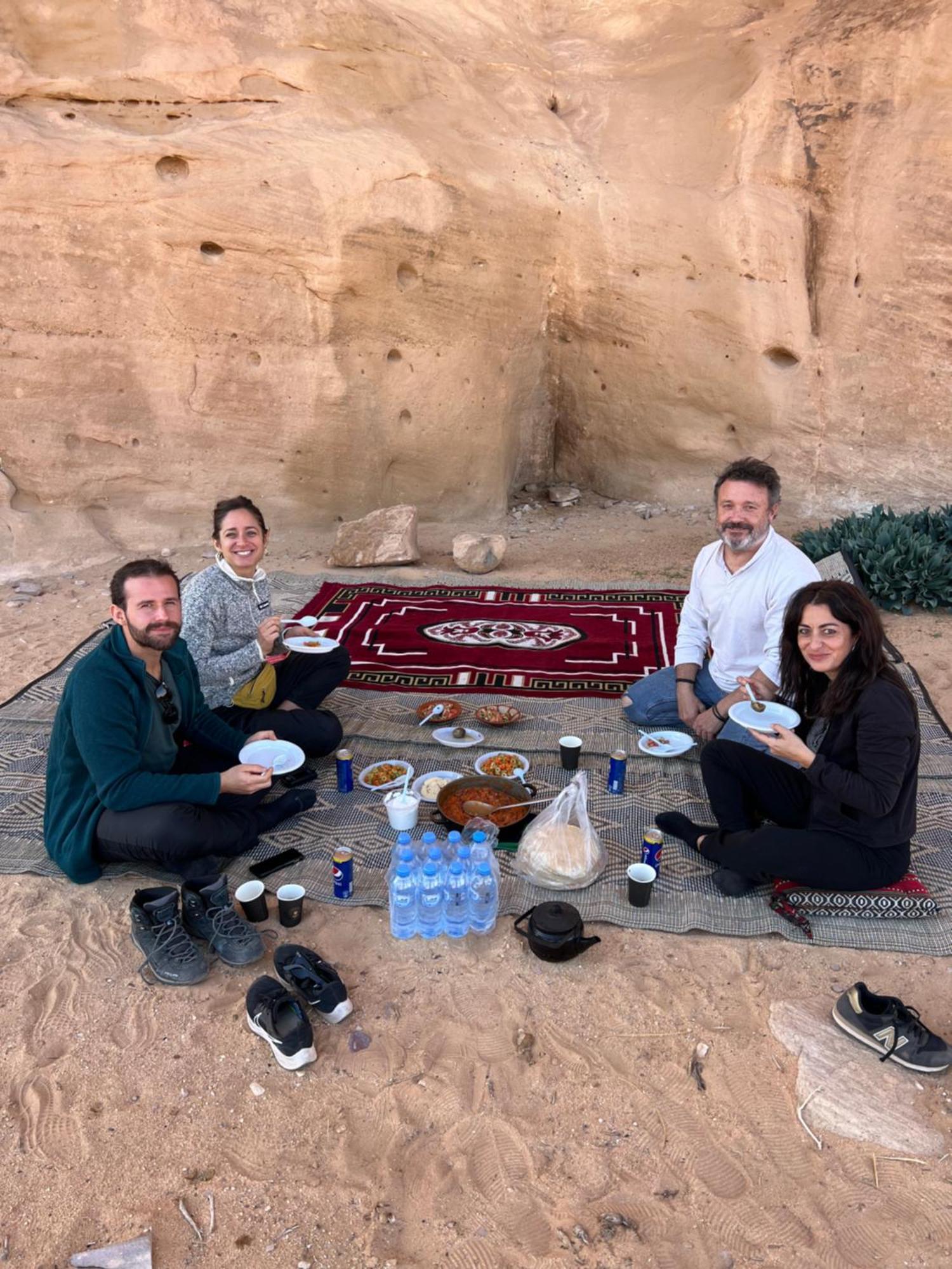 Bedouin Life Camp Hotel Wadi Rum Buitenkant foto